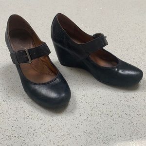 Naya leather wedge Mary Jane heels. Size 7.5